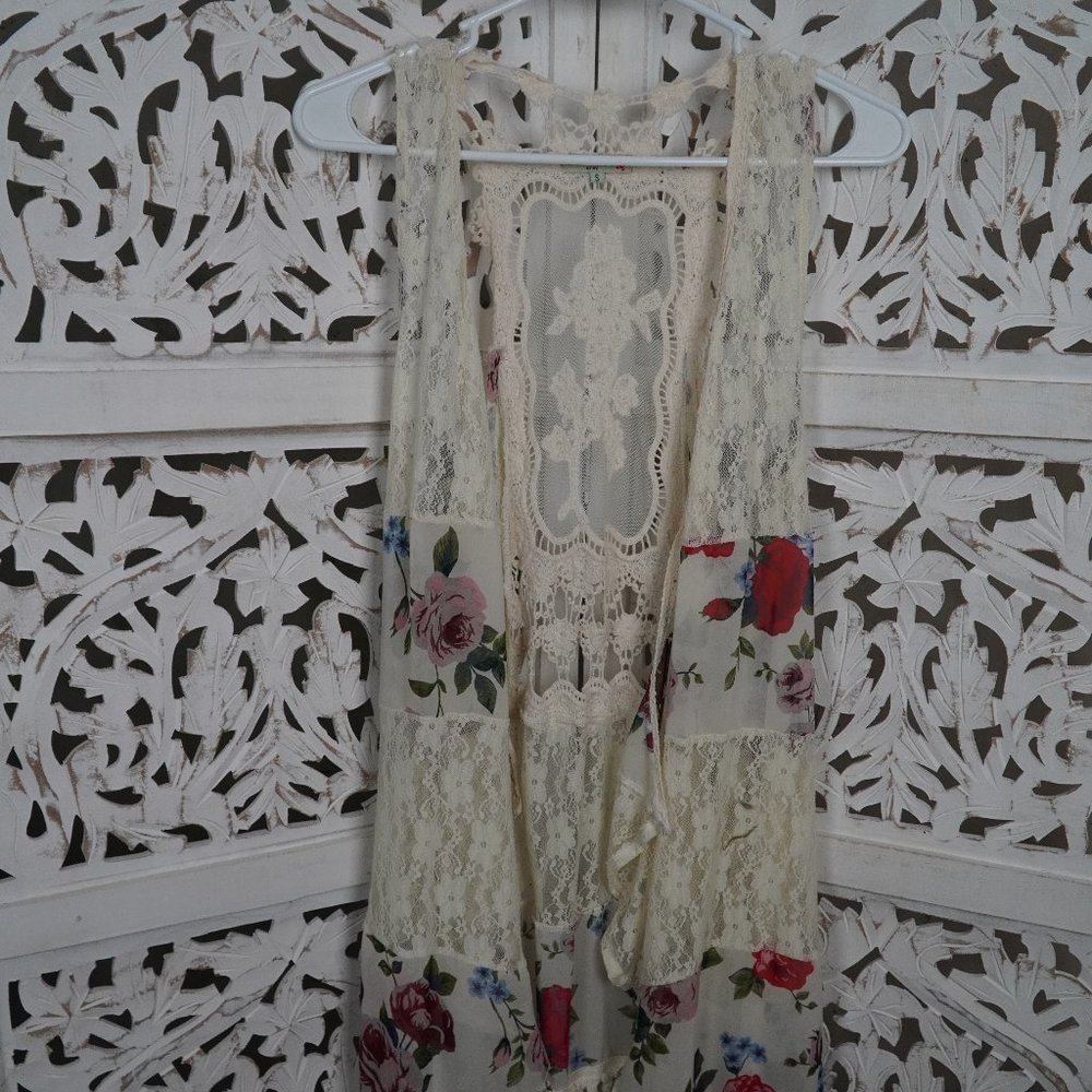 Floral and lace sleeveless vest